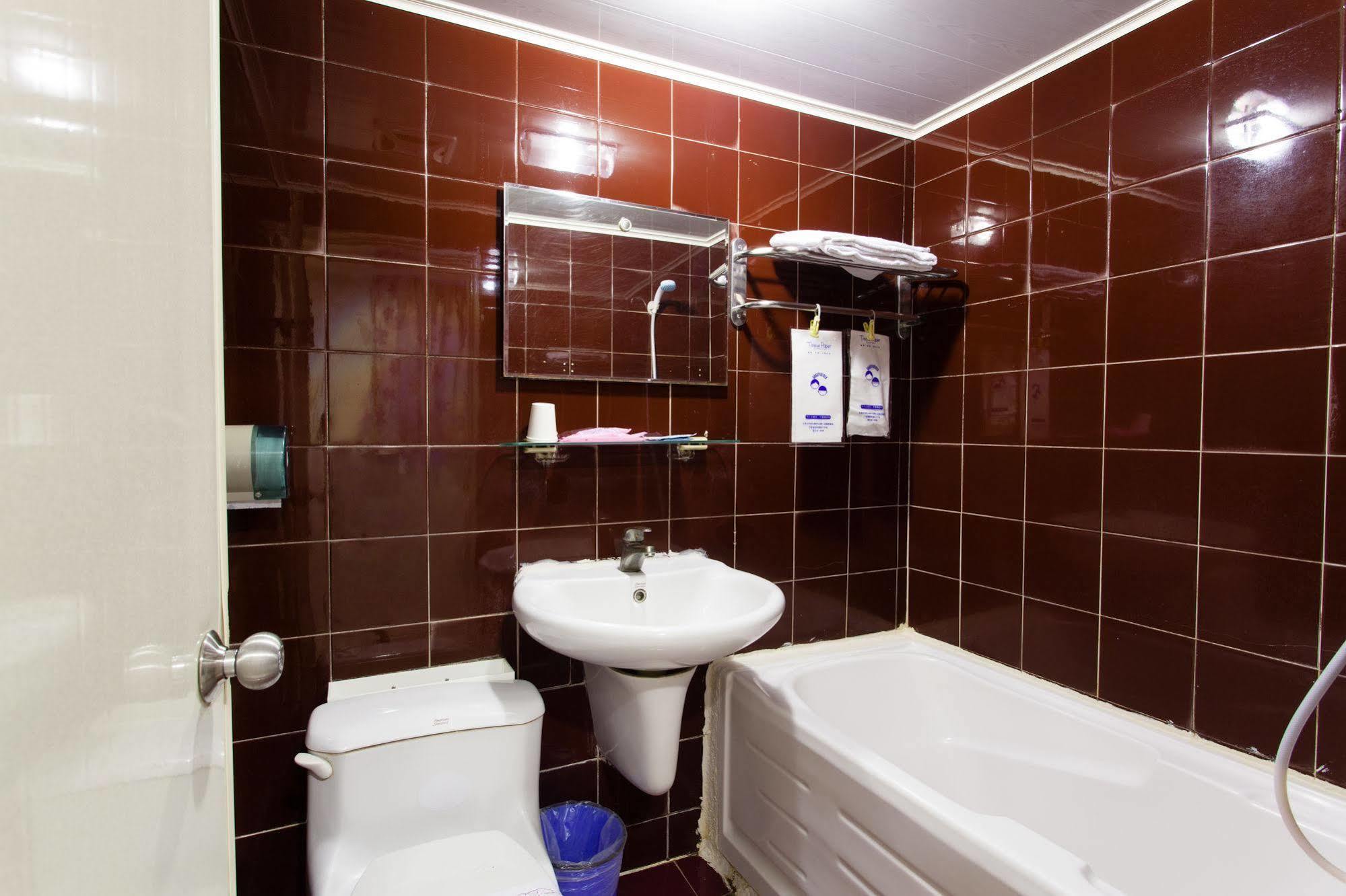 Ruei Gung Business Hotel Cao Hùng Ngoại thất bức ảnh